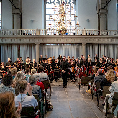 Romantisch meets Ritmisch. Drie eeuwen muziek door het VU-Kamerorkest - VU-Kamerorkest en VU-Kamerkoor o.l.v. Ivan Meylemans