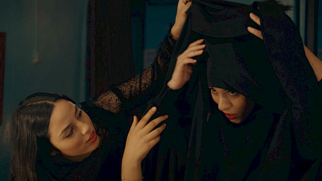 13080-les-filles-dolfa-still-05.jpg