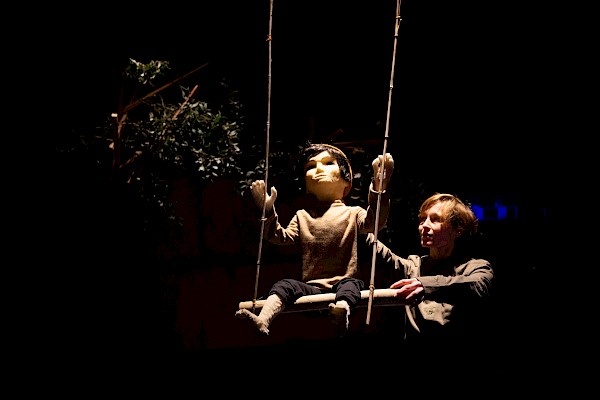 Yuto and the tree (English or Turkish)